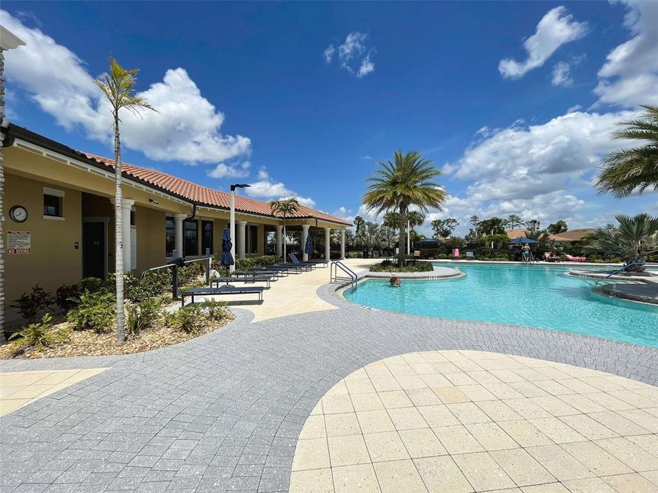 For Sale: $490,000 (3 beds, 3 baths, 2373 Square Feet)