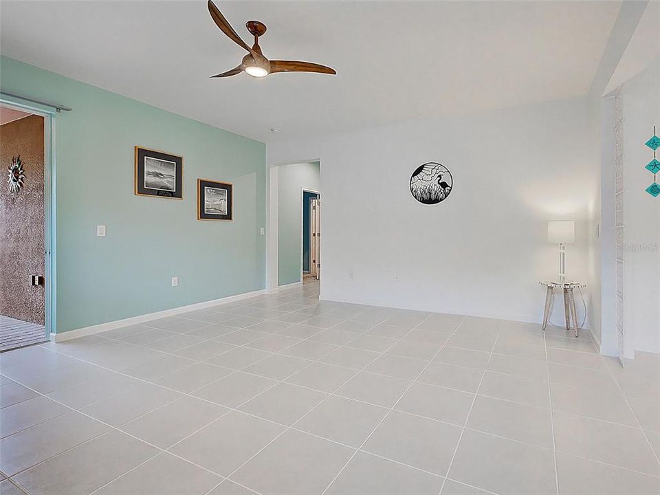 For Sale: $490,000 (3 beds, 3 baths, 2373 Square Feet)