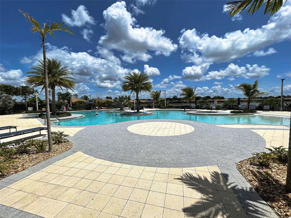 For Sale: $490,000 (3 beds, 3 baths, 2373 Square Feet)