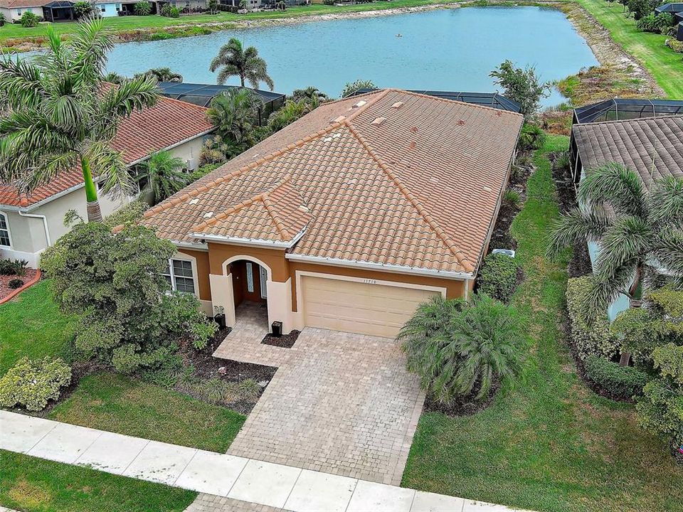 For Sale: $490,000 (3 beds, 3 baths, 2373 Square Feet)
