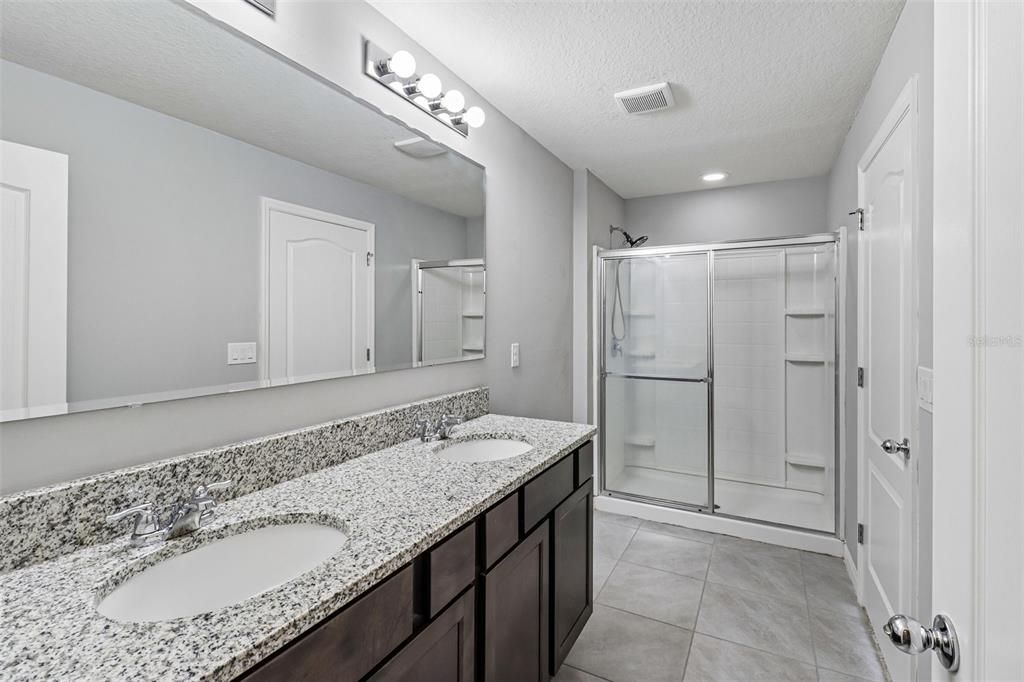 Activo con contrato: $259,900 (3 camas, 2 baños, 1648 Pies cuadrados)
