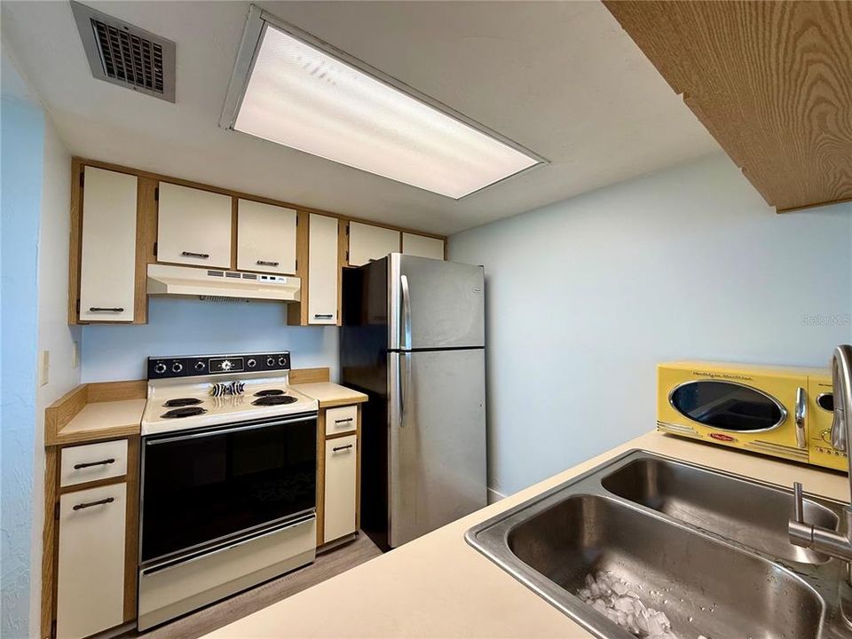 For Rent: $3,250 (3 beds, 3 baths, 1722 Square Feet)