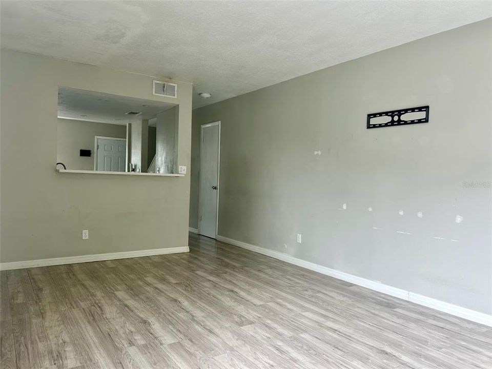 В аренду: $1,800 (2 спален, 1 ванн, 864 Квадратных фут)