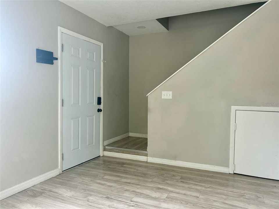 В аренду: $1,800 (2 спален, 1 ванн, 864 Квадратных фут)