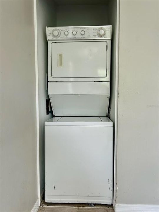 В аренду: $1,800 (2 спален, 1 ванн, 864 Квадратных фут)