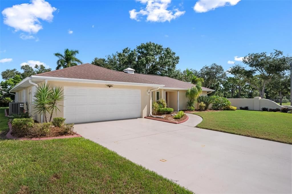 Active With Contract: $460,000 (3 beds, 2 baths, 1944 Square Feet)