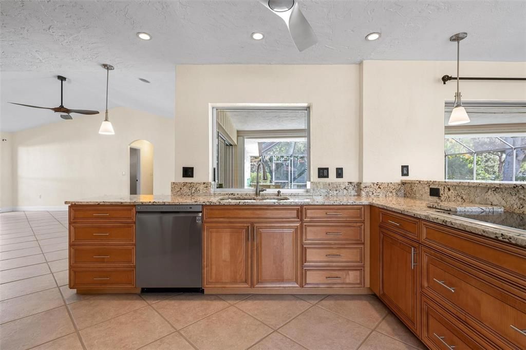 Active With Contract: $460,000 (3 beds, 2 baths, 1944 Square Feet)