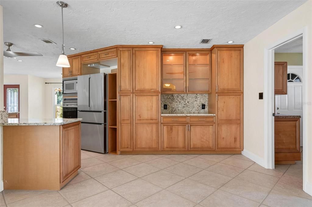 Active With Contract: $460,000 (3 beds, 2 baths, 1944 Square Feet)