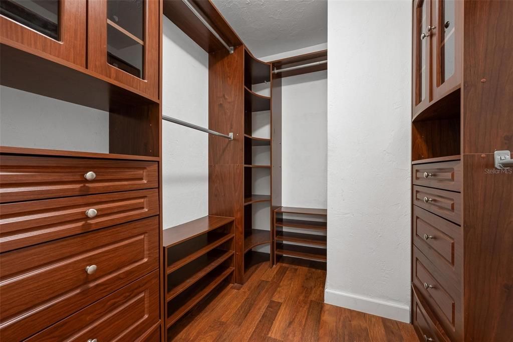 Active With Contract: $460,000 (3 beds, 2 baths, 1944 Square Feet)