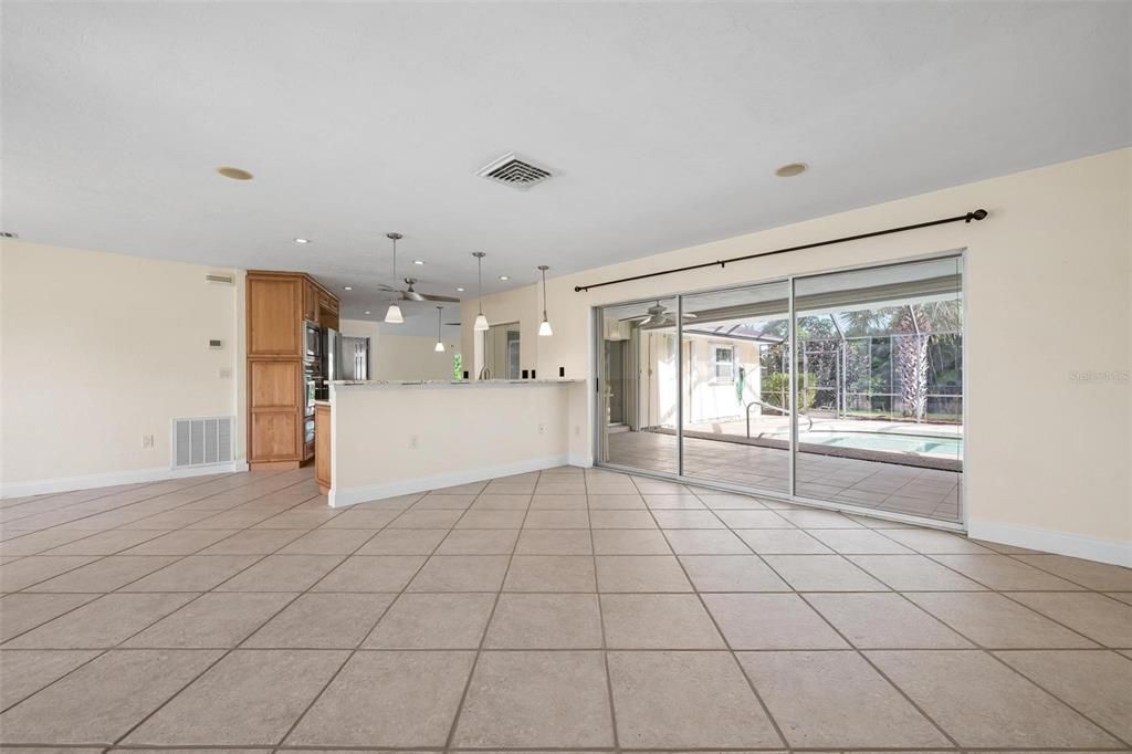 Active With Contract: $460,000 (3 beds, 2 baths, 1944 Square Feet)