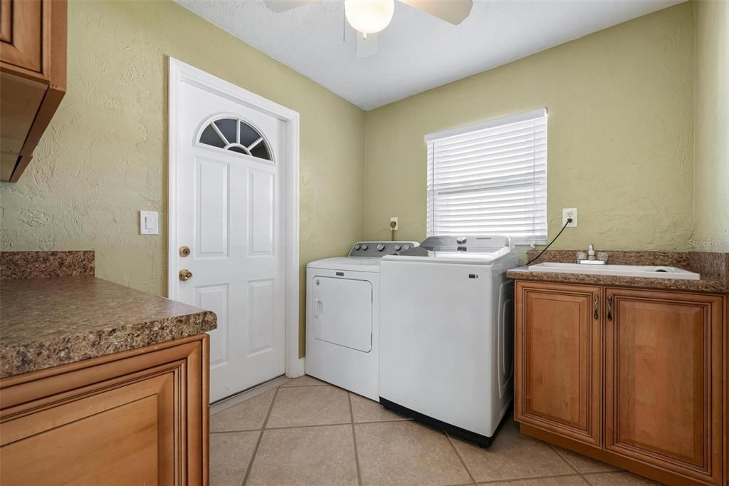 Active With Contract: $460,000 (3 beds, 2 baths, 1944 Square Feet)