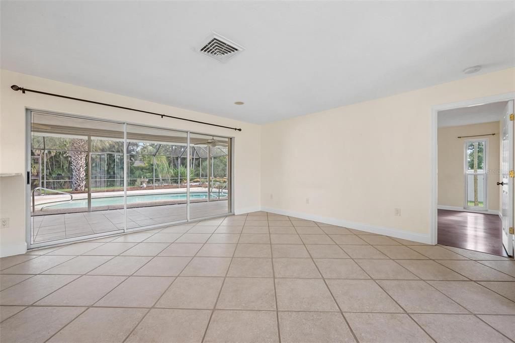Active With Contract: $460,000 (3 beds, 2 baths, 1944 Square Feet)