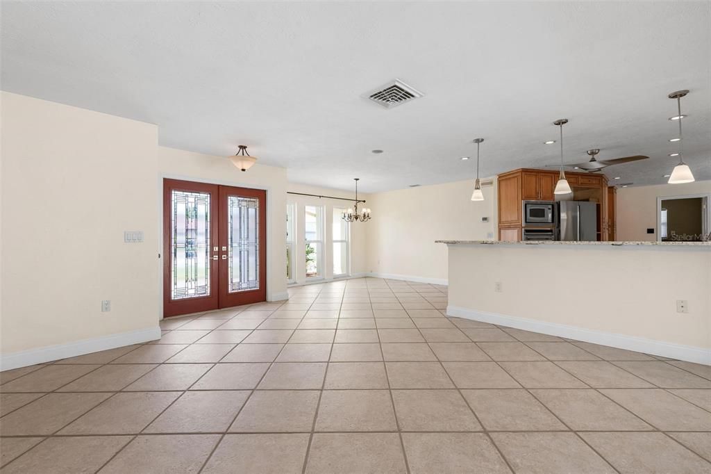 Active With Contract: $460,000 (3 beds, 2 baths, 1944 Square Feet)
