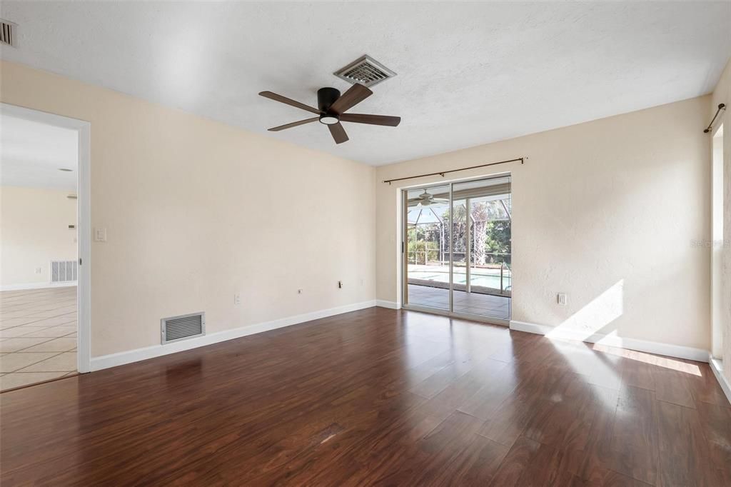 Active With Contract: $460,000 (3 beds, 2 baths, 1944 Square Feet)