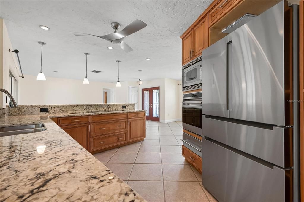 Active With Contract: $460,000 (3 beds, 2 baths, 1944 Square Feet)