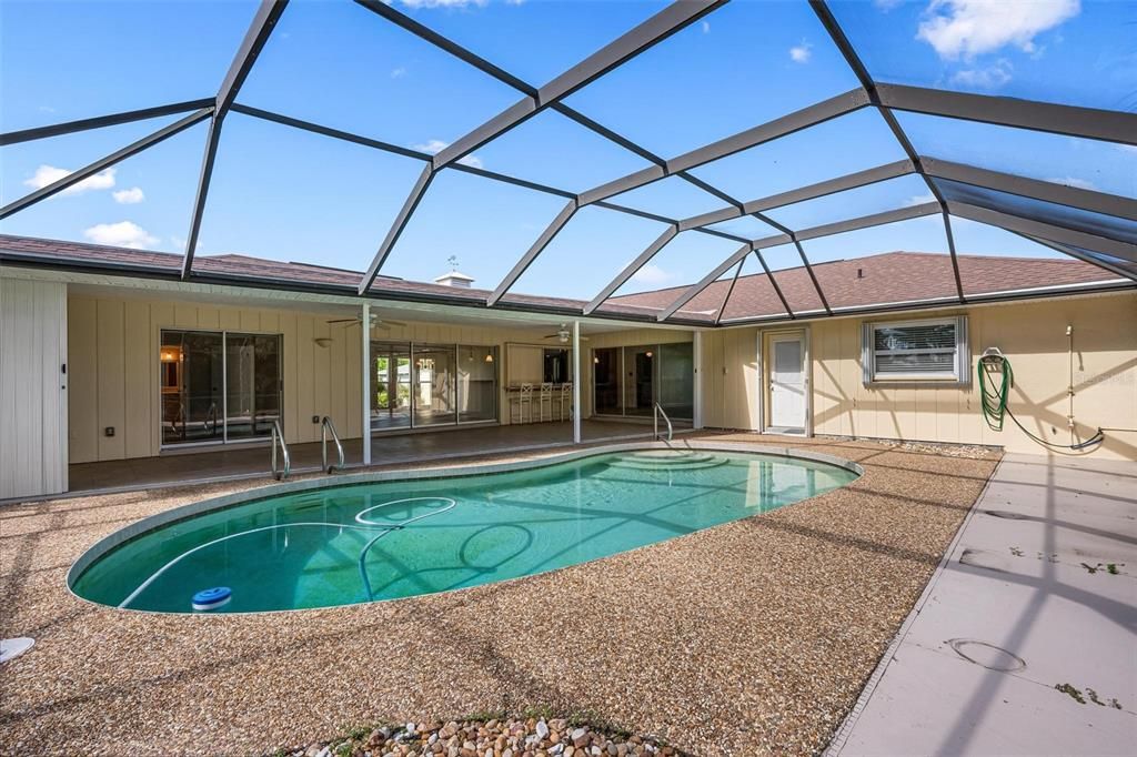 Active With Contract: $460,000 (3 beds, 2 baths, 1944 Square Feet)