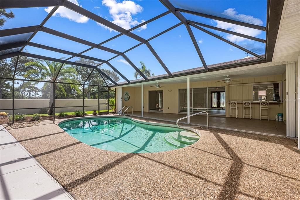 Active With Contract: $460,000 (3 beds, 2 baths, 1944 Square Feet)