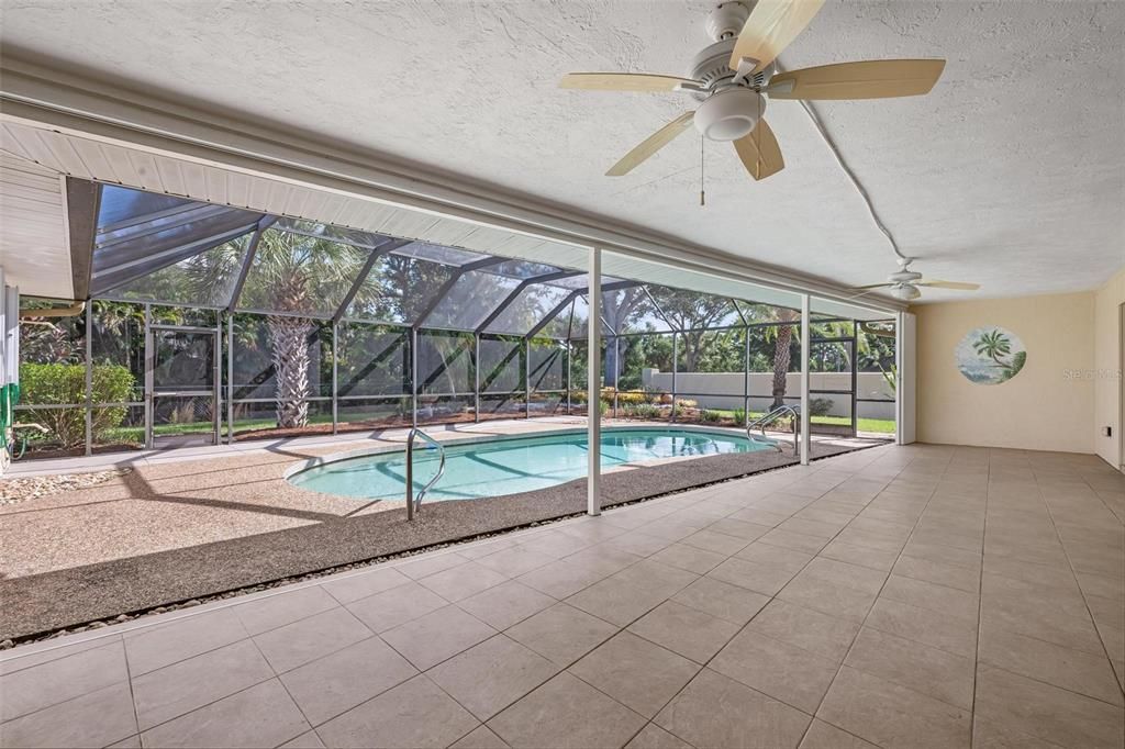Active With Contract: $460,000 (3 beds, 2 baths, 1944 Square Feet)