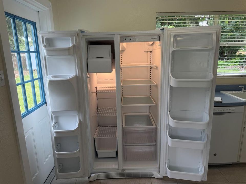 For Sale: $299,900 (2 beds, 1 baths, 768 Square Feet)