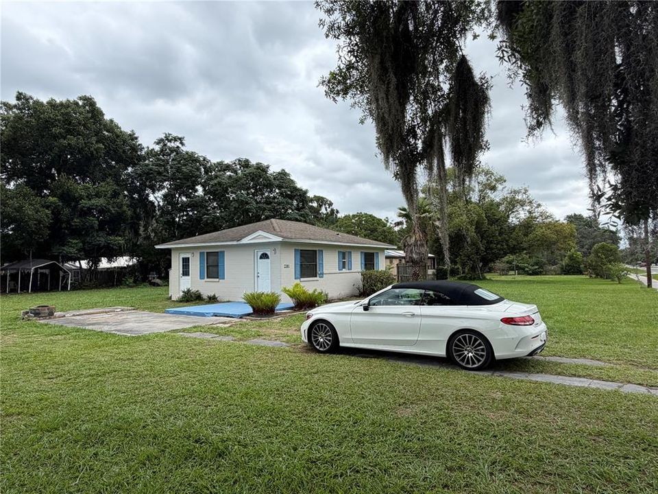For Sale: $299,900 (2 beds, 1 baths, 768 Square Feet)