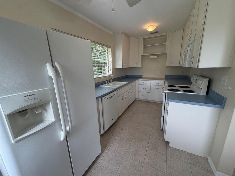 For Sale: $299,900 (2 beds, 1 baths, 768 Square Feet)