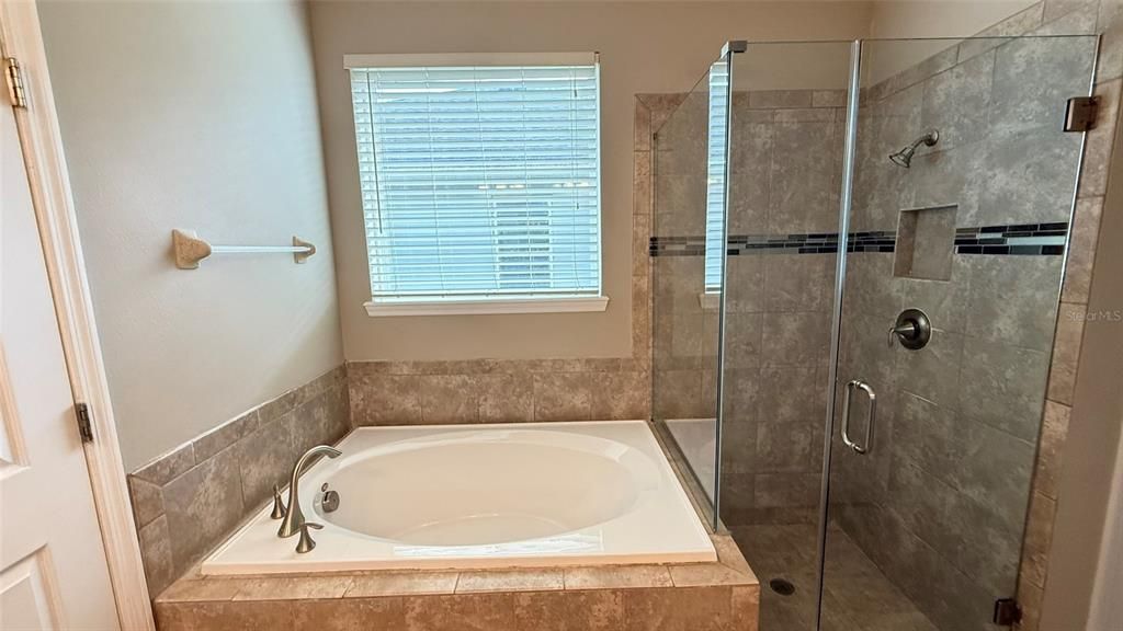 For Rent: $2,650 (3 beds, 2 baths, 2355 Square Feet)