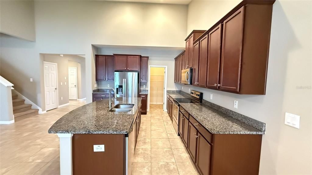 For Rent: $2,650 (3 beds, 2 baths, 2355 Square Feet)