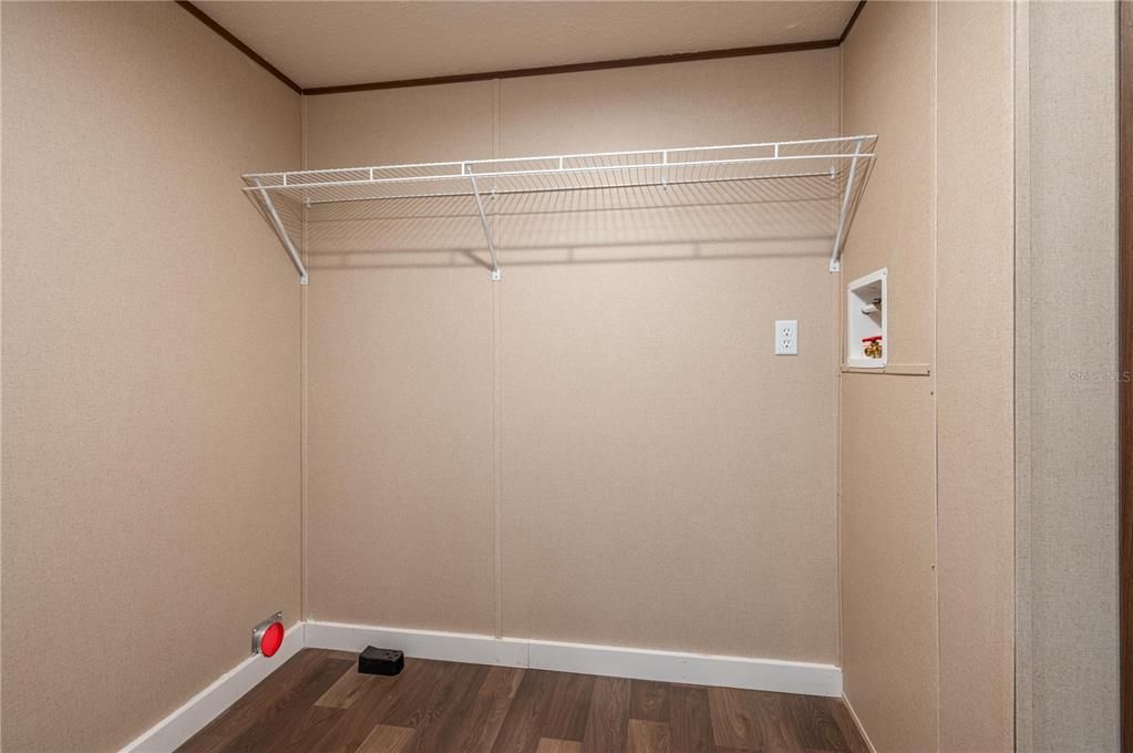 En Venta: $295,000 (4 camas, 2 baños, 1920 Pies cuadrados)