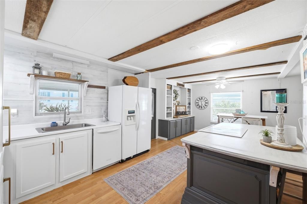For Sale: $158,000 (2 beds, 2 baths, 1008 Square Feet)