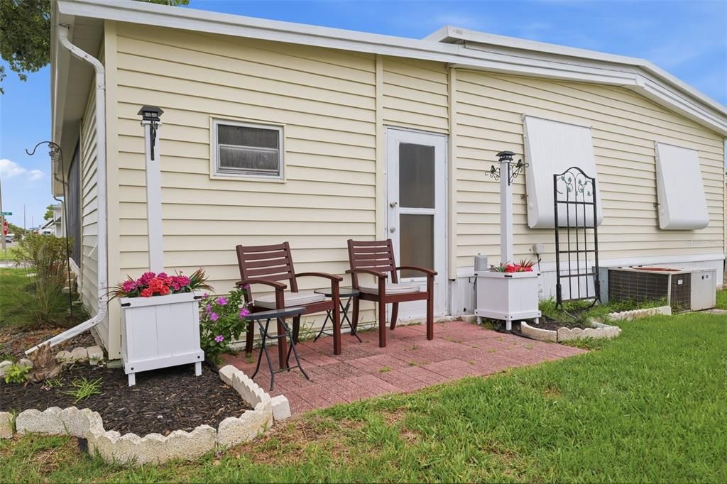 For Sale: $158,000 (2 beds, 2 baths, 1008 Square Feet)