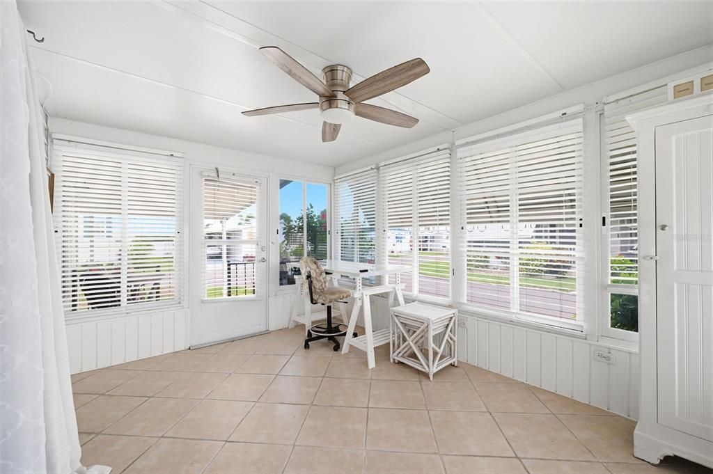 For Sale: $158,000 (2 beds, 2 baths, 1008 Square Feet)