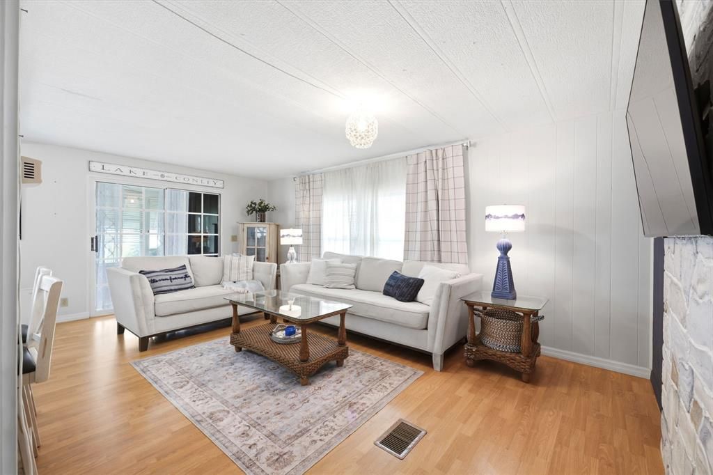For Sale: $158,000 (2 beds, 2 baths, 1008 Square Feet)