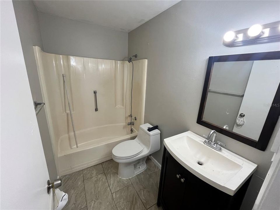 : $209,900 (2 beds, 1 baths, 960 Square Feet)