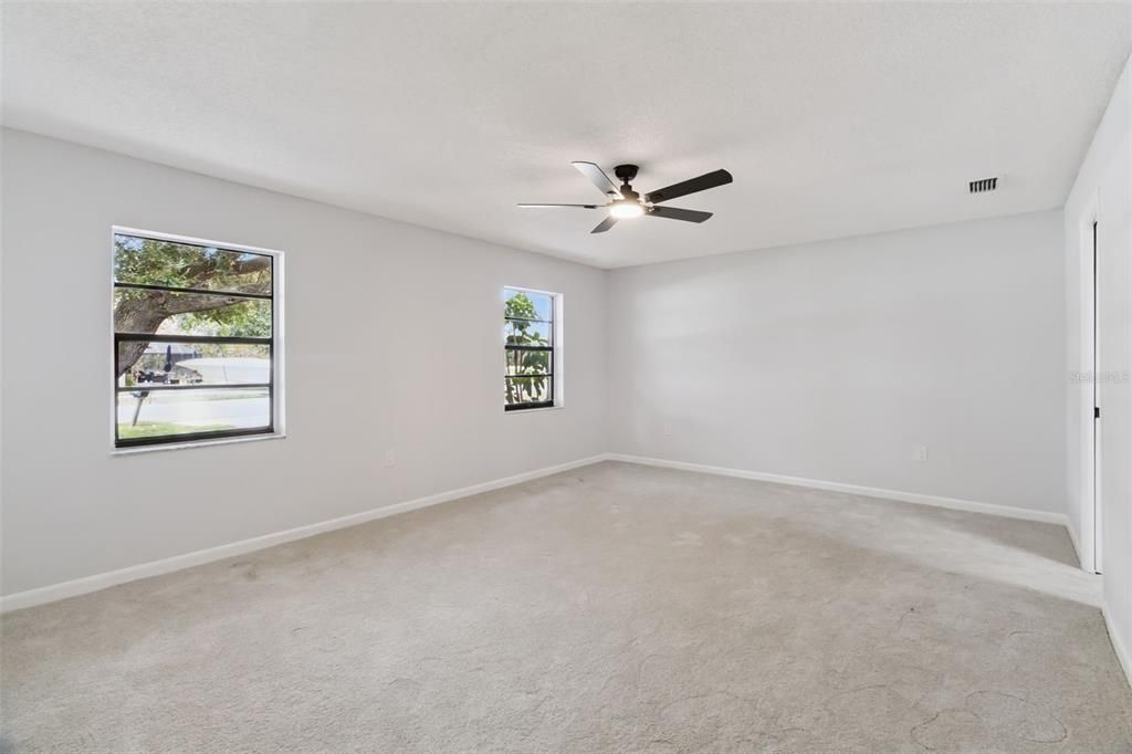 For Sale: $499,900 (5 beds, 2 baths, 2767 Square Feet)