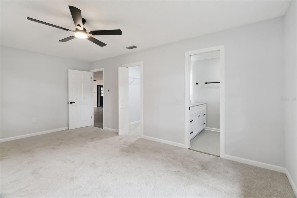 For Sale: $499,900 (5 beds, 2 baths, 2767 Square Feet)
