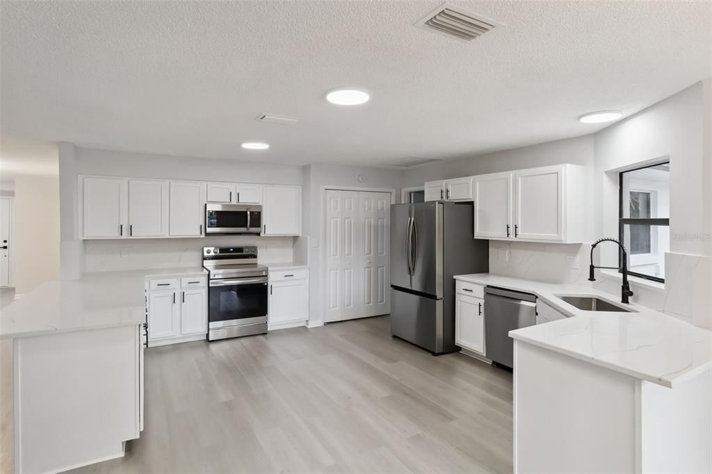 For Sale: $499,900 (5 beds, 2 baths, 2767 Square Feet)