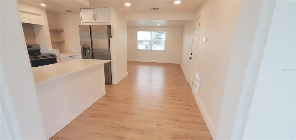 For Sale: $252,900 (2 beds, 1 baths, 1286 Square Feet)