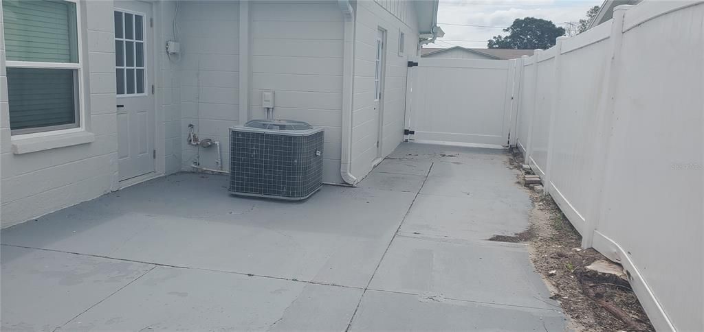 For Sale: $252,900 (2 beds, 1 baths, 1286 Square Feet)