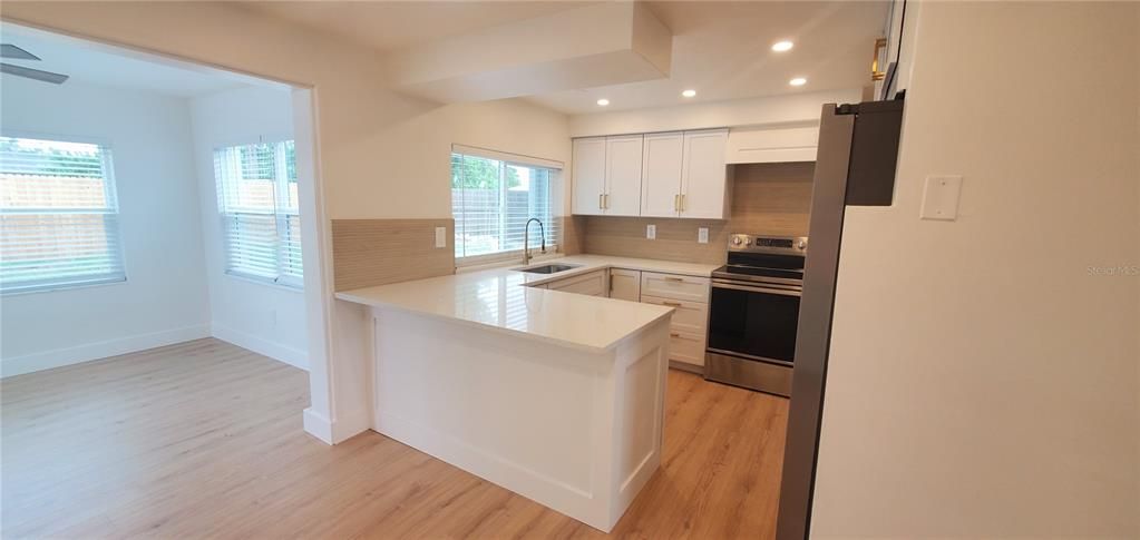 For Sale: $252,900 (2 beds, 1 baths, 1286 Square Feet)