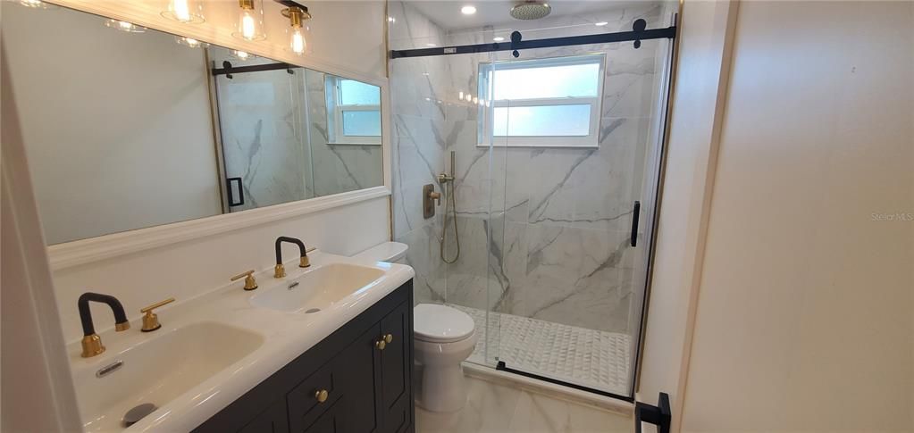 For Sale: $252,900 (2 beds, 1 baths, 1286 Square Feet)