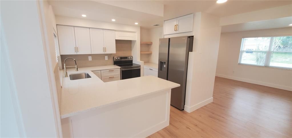 For Sale: $252,900 (2 beds, 1 baths, 1286 Square Feet)
