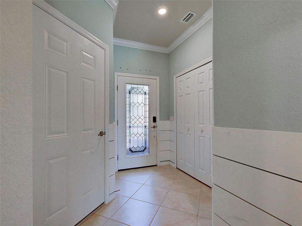For Sale: $309,000 (3 beds, 2 baths, 1949 Square Feet)