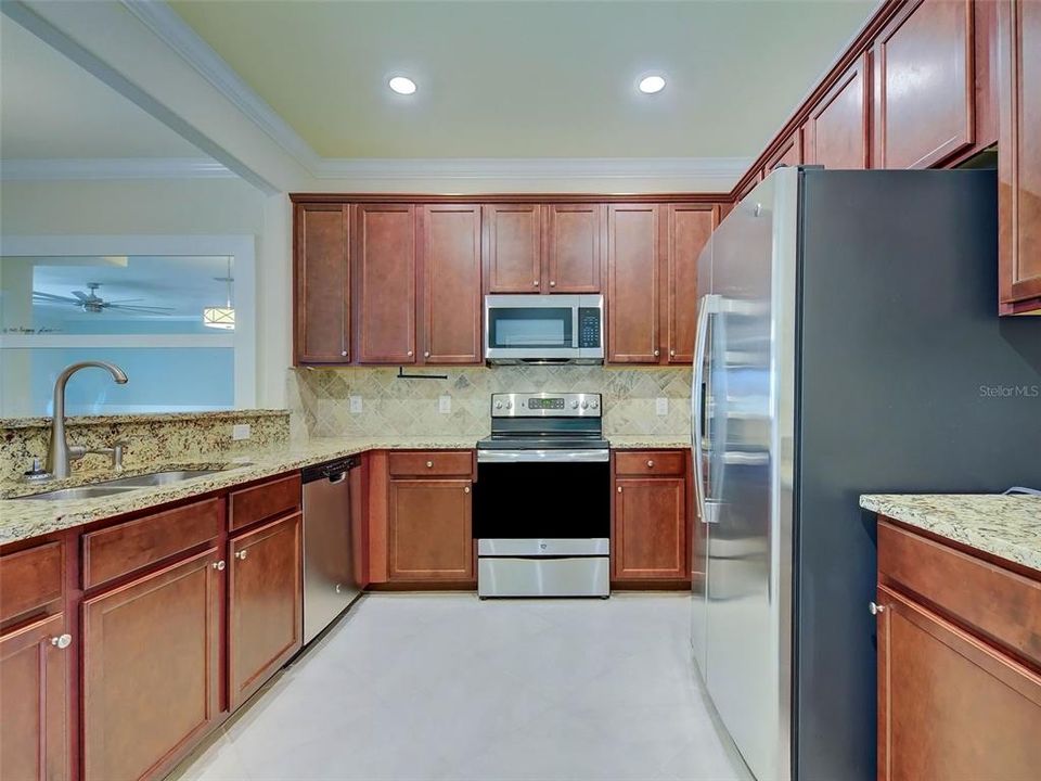 For Sale: $309,000 (3 beds, 2 baths, 1949 Square Feet)