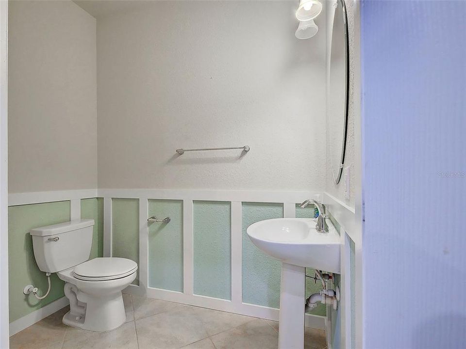 For Sale: $309,000 (3 beds, 2 baths, 1949 Square Feet)