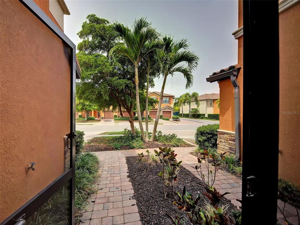 For Sale: $309,000 (3 beds, 2 baths, 1949 Square Feet)