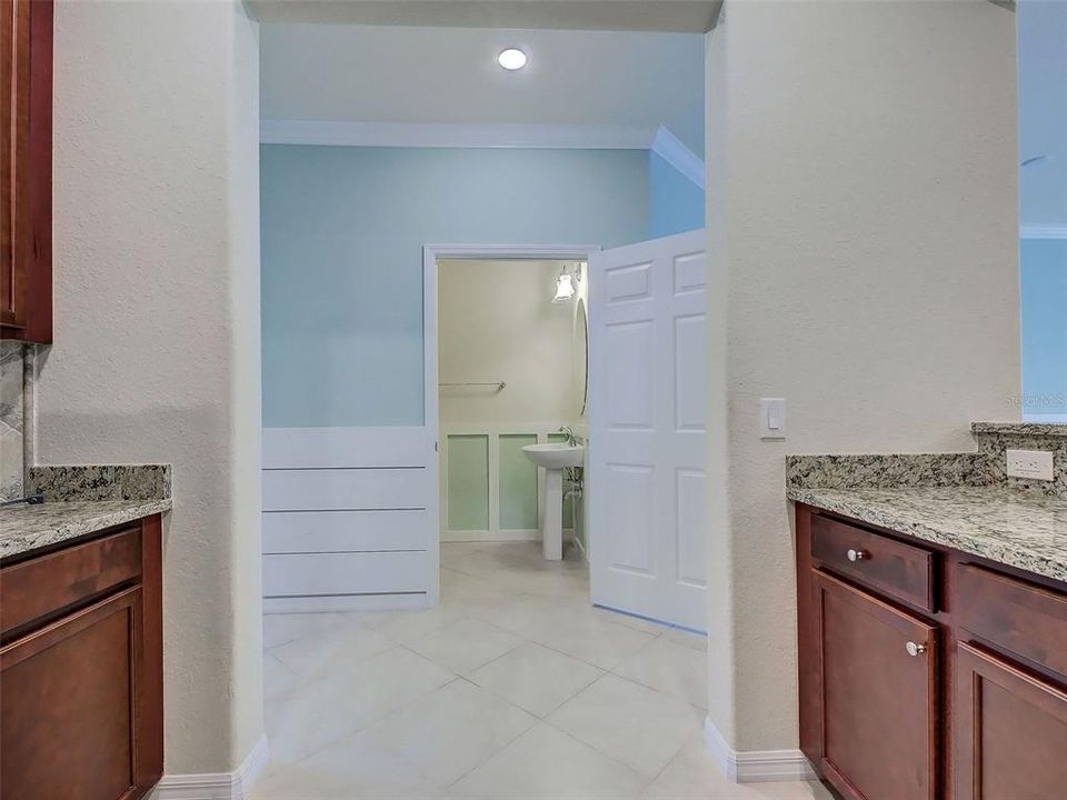 For Sale: $309,000 (3 beds, 2 baths, 1949 Square Feet)