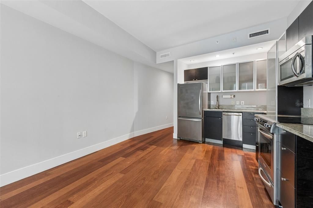 На продажу: $257,000 (1 спален, 1 ванн, 578 Квадратных фут)