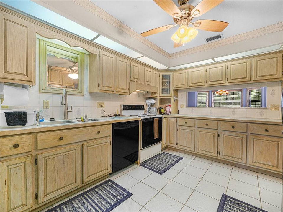 For Sale: $475,000 (3 beds, 2 baths, 1945 Square Feet)