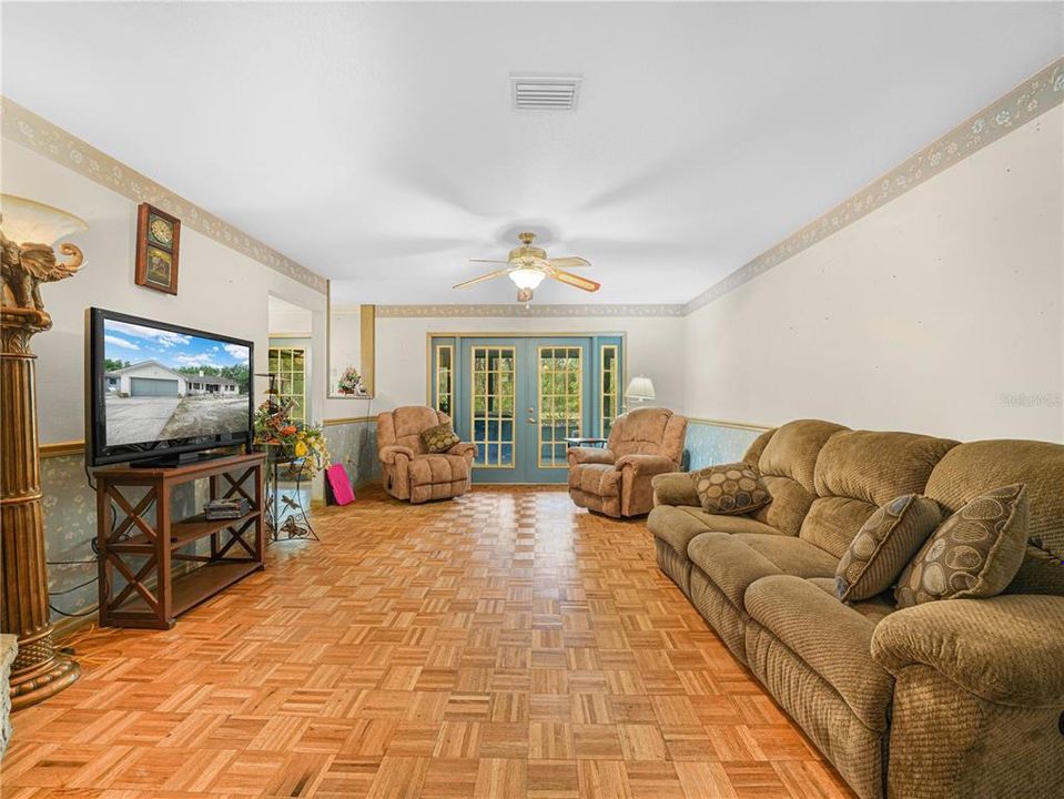 For Sale: $475,000 (3 beds, 2 baths, 1945 Square Feet)