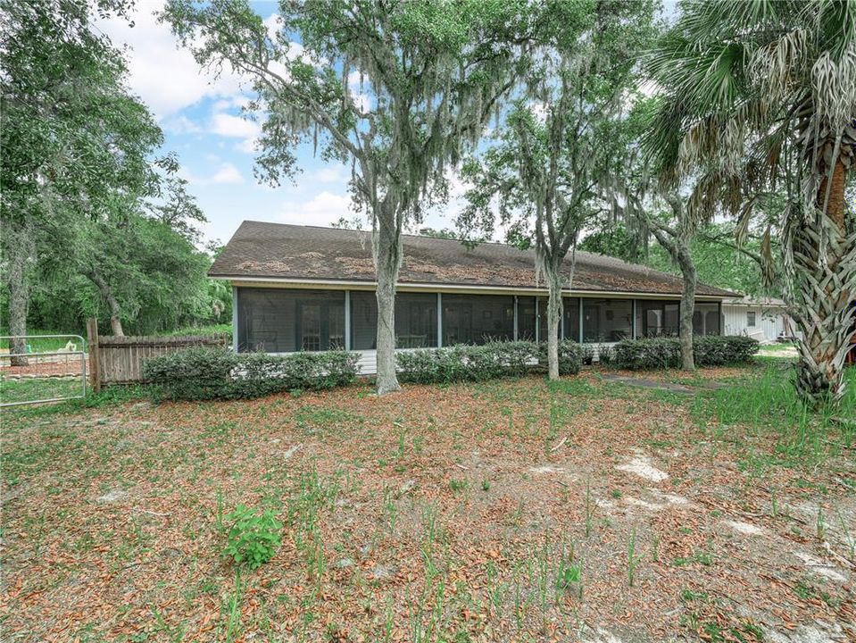 For Sale: $475,000 (3 beds, 2 baths, 1945 Square Feet)